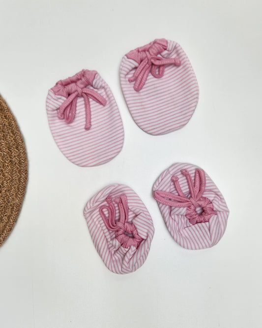 Socks and Mitten Set - Tie Up